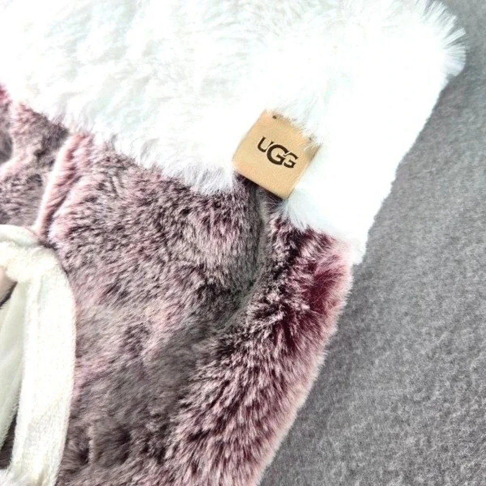 Ugg‎ Dawson Cabernet Colored Wine Bottle Holder Gift Bag Faux Fur Pom Poms NWOT